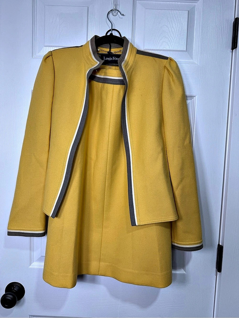 Louis Feraud Yellow Jacket Skirt Set Size 34 XS 00-2 Work Suit Martching Set